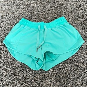 Lululemon Hotty Hot Short 2.5